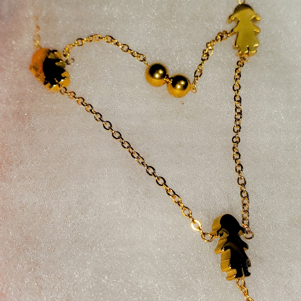 3 girl necklace